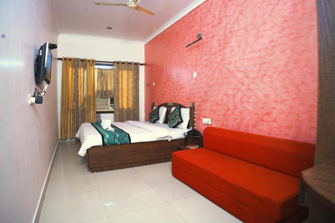 Hotel Holiday Comfort Amritsar Exterior foto