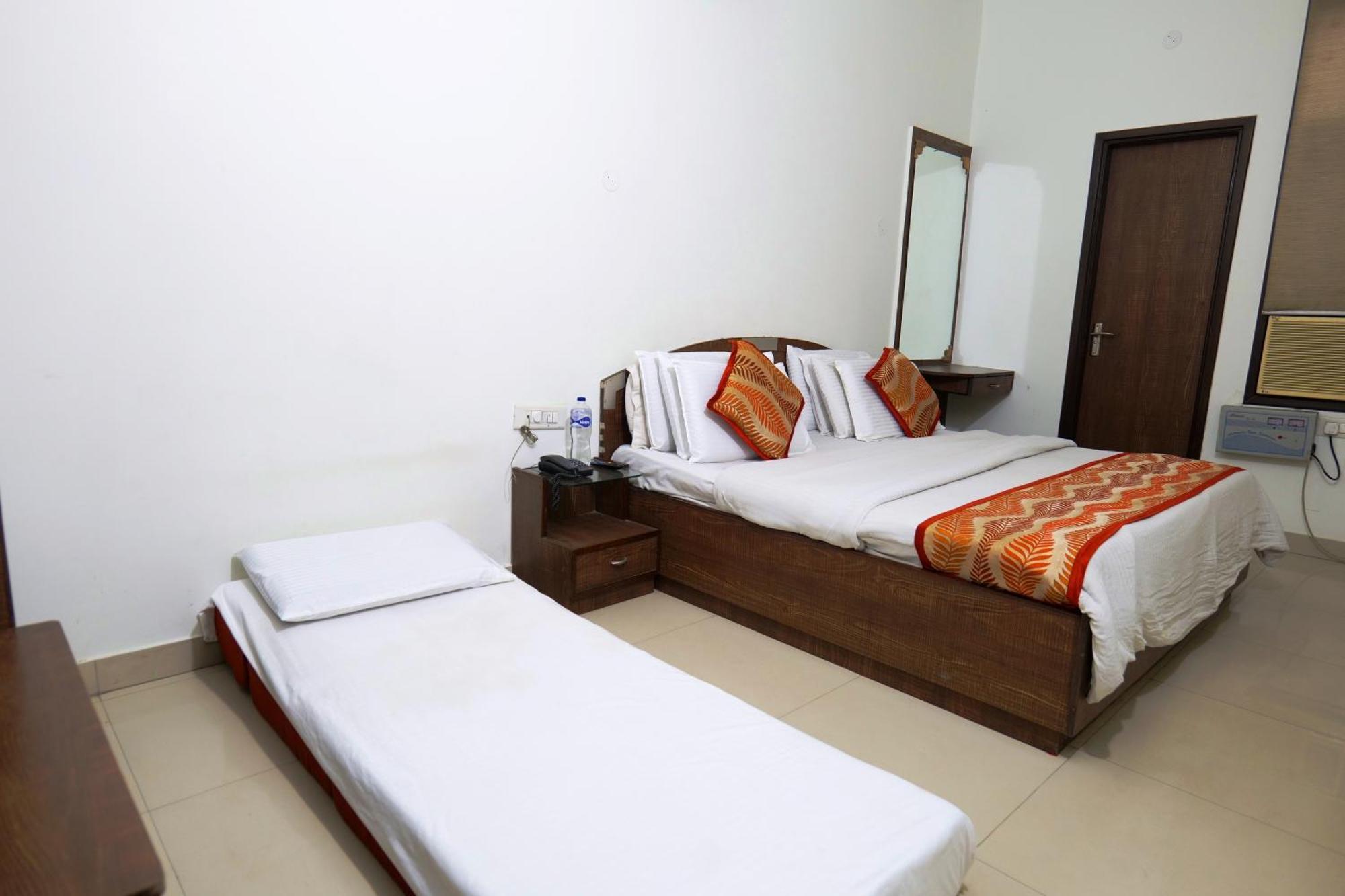 Hotel Holiday Comfort Amritsar Exterior foto