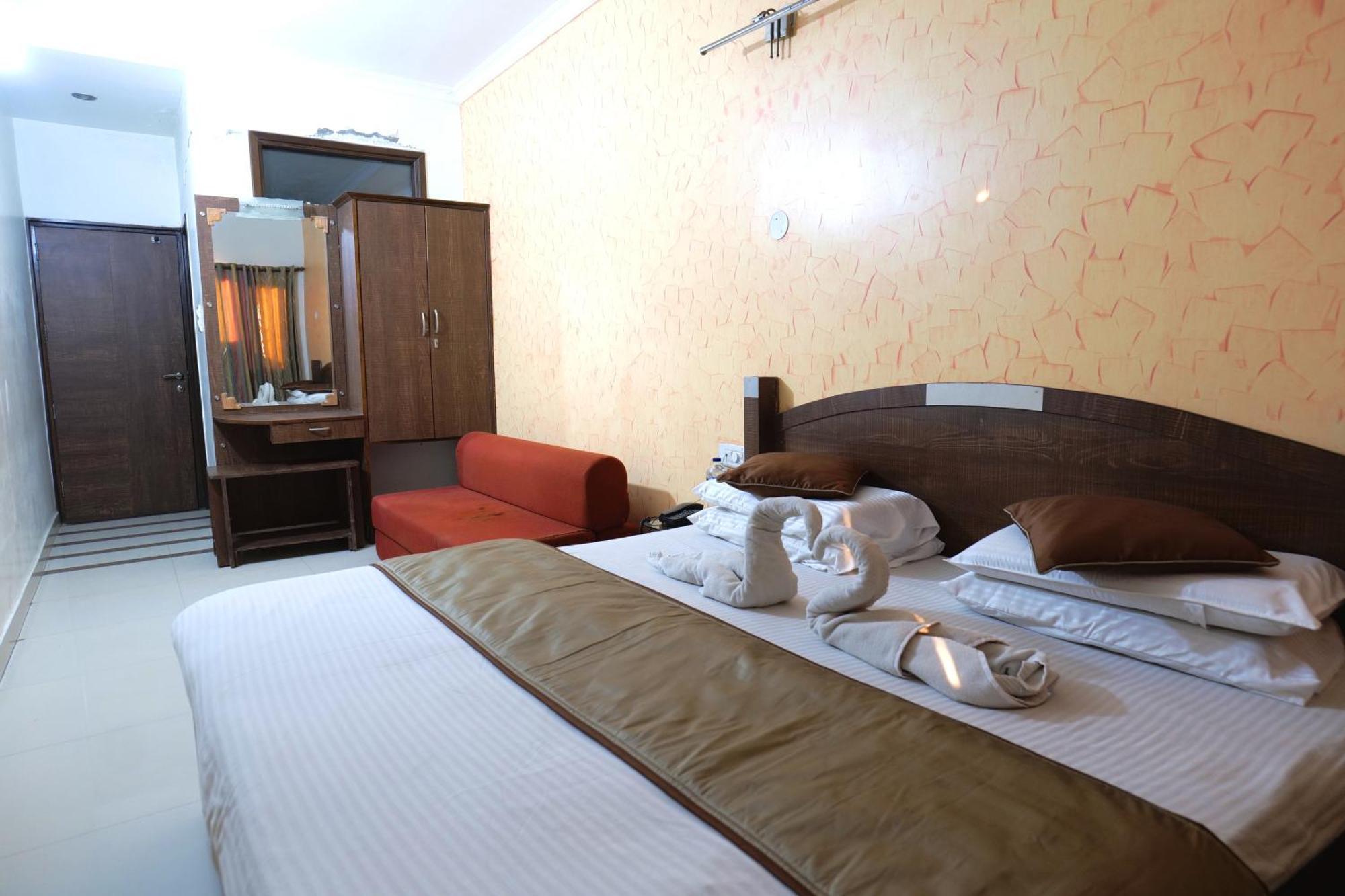 Hotel Holiday Comfort Amritsar Exterior foto